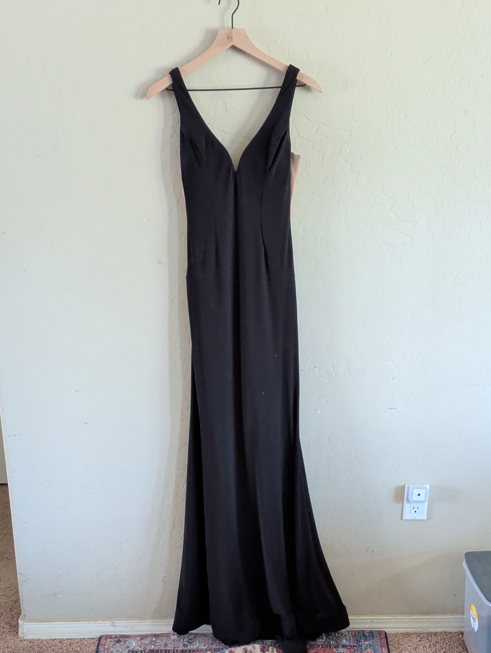 Elegant Black V-Neck Women's Evening Dress